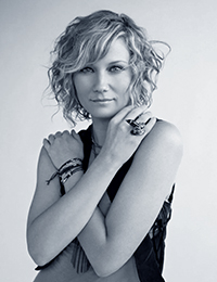 Jennifer Nettles Headshot